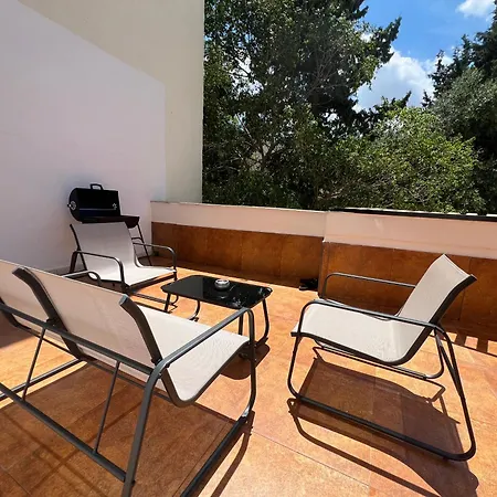 Chic & Cheerful - 2 Bedroom In St Julians *