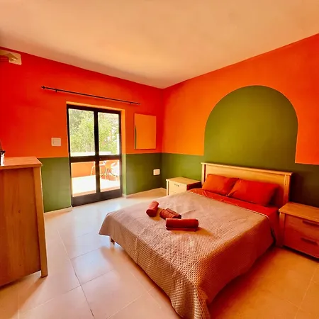 Chic & Cheerful - 2 Bedroom In St Julians * Сент Джулианс