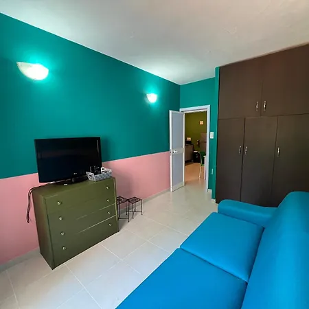 Chic & Cheerful - 2 Bedroom In St Julians Апартаменты Сент Джулианс