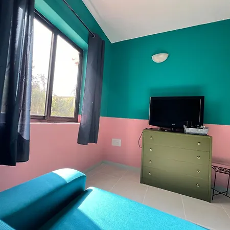 アパート Chic & Cheerful - 2 Bedroom In St Julians Saint Julian's