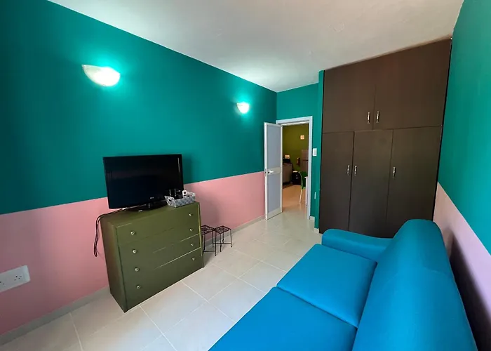 Chic & Cheerful - 2 Bedroom In St Julians *
