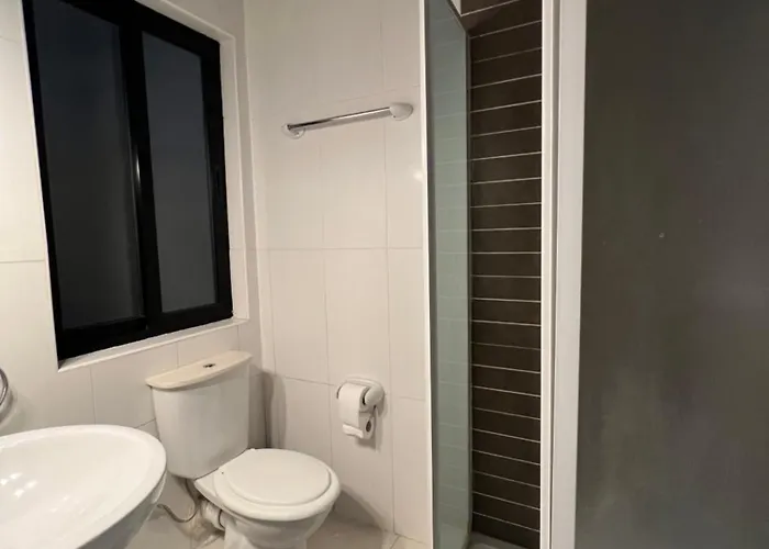 Chic & Cheerful - 2 Bedroom In St Julians