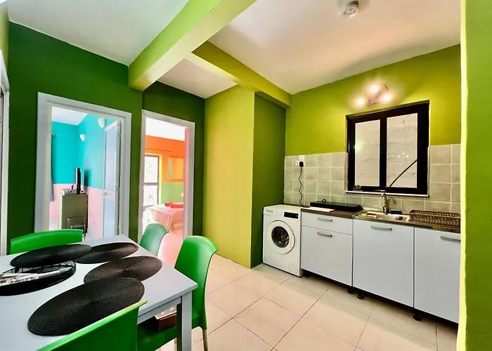 Chic & Cheerful - 2 Bedroom In St Julians Appartamento *