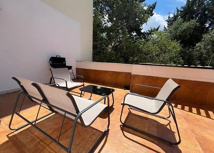 Chic & Cheerful - 2 Bedroom In St Julians *
