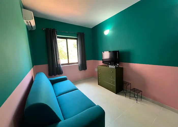 Chic & Cheerful - 2 Bedroom In St Julians Appartamento