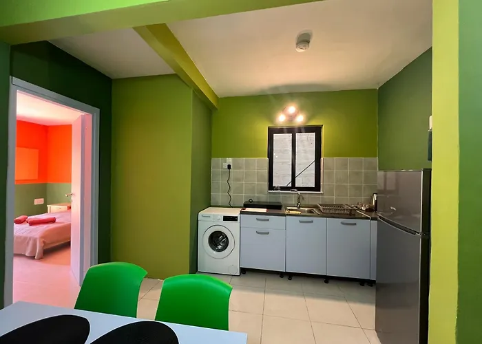 Chic & Cheerful - 2 Bedroom In St Julians