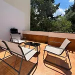 Chic & Cheerful - 2 Bedroom In St Julians *