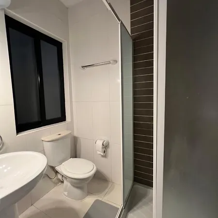 Chic & Cheerful - 2 Bedroom In St Julians