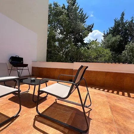 Chic & Cheerful - 2 Bedroom In St Julians San Ġiljan